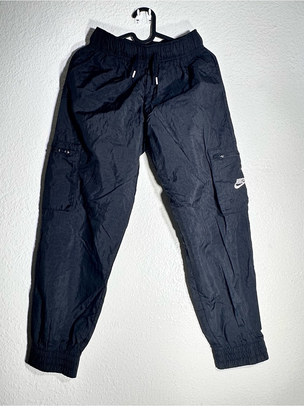 Nike Black Nylon Cargo Jogger Pants Boys Large Mesh Lined Zip Pocket Athletic